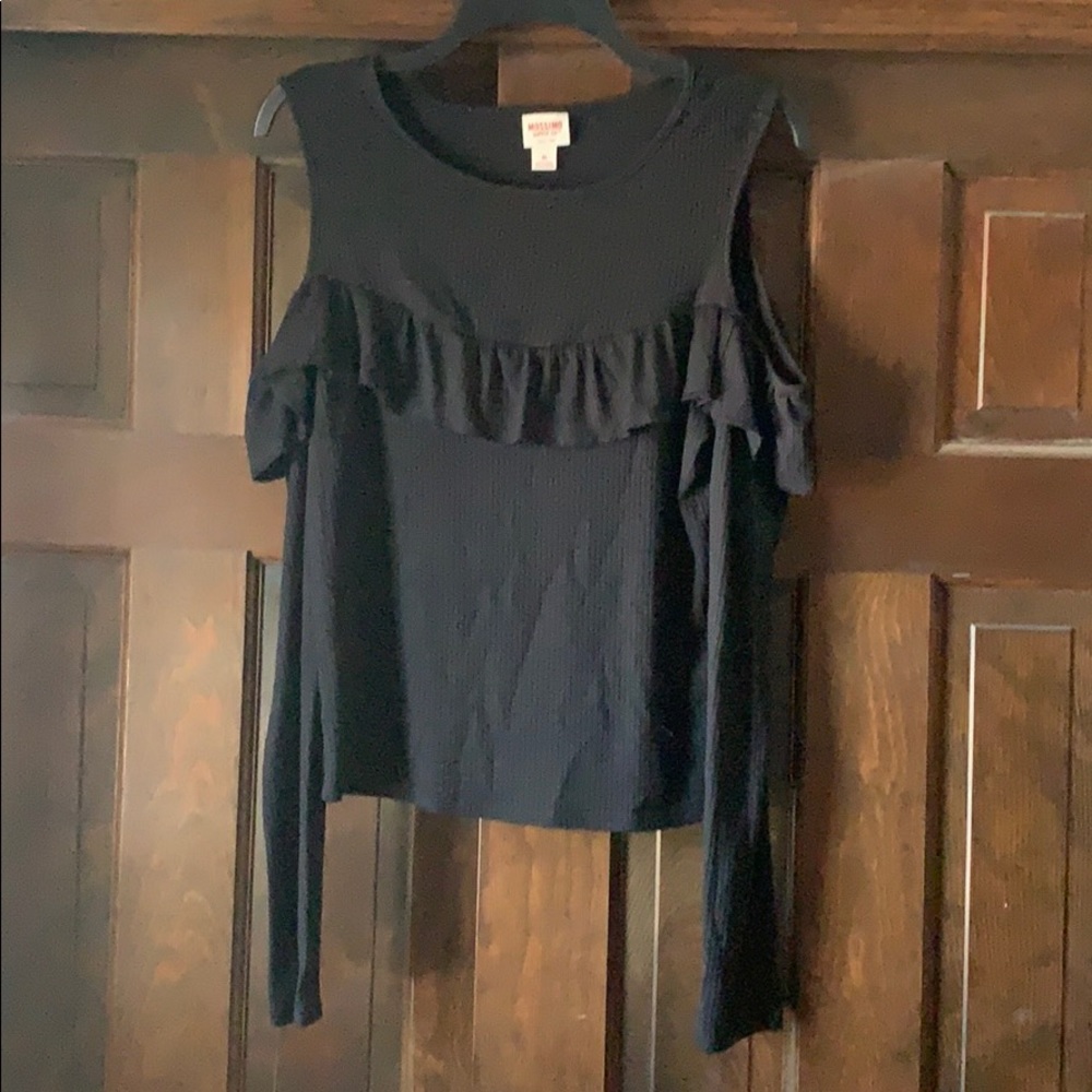 Black Cold Shoulder LS